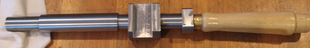 Finished piston rod with handle